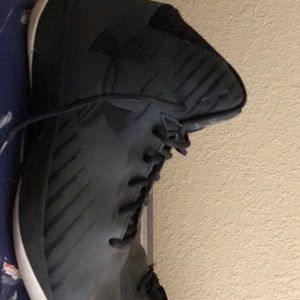Under armour basketball shoes ( will be cleaned )